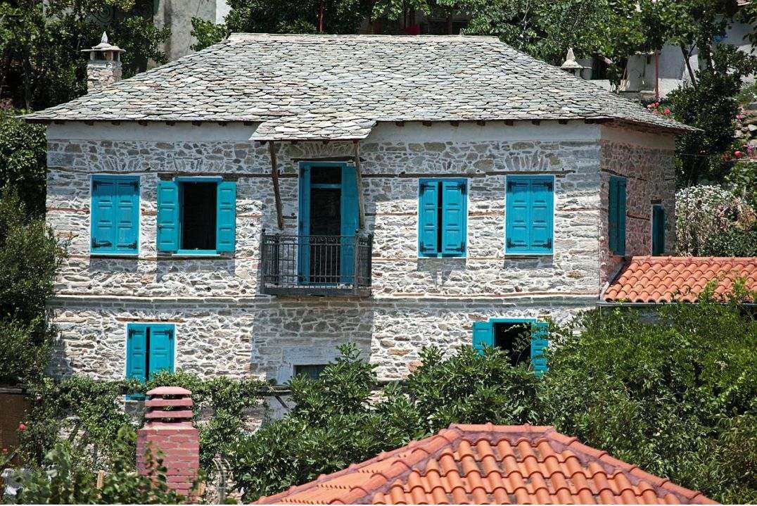 Plastering and drywall finishing